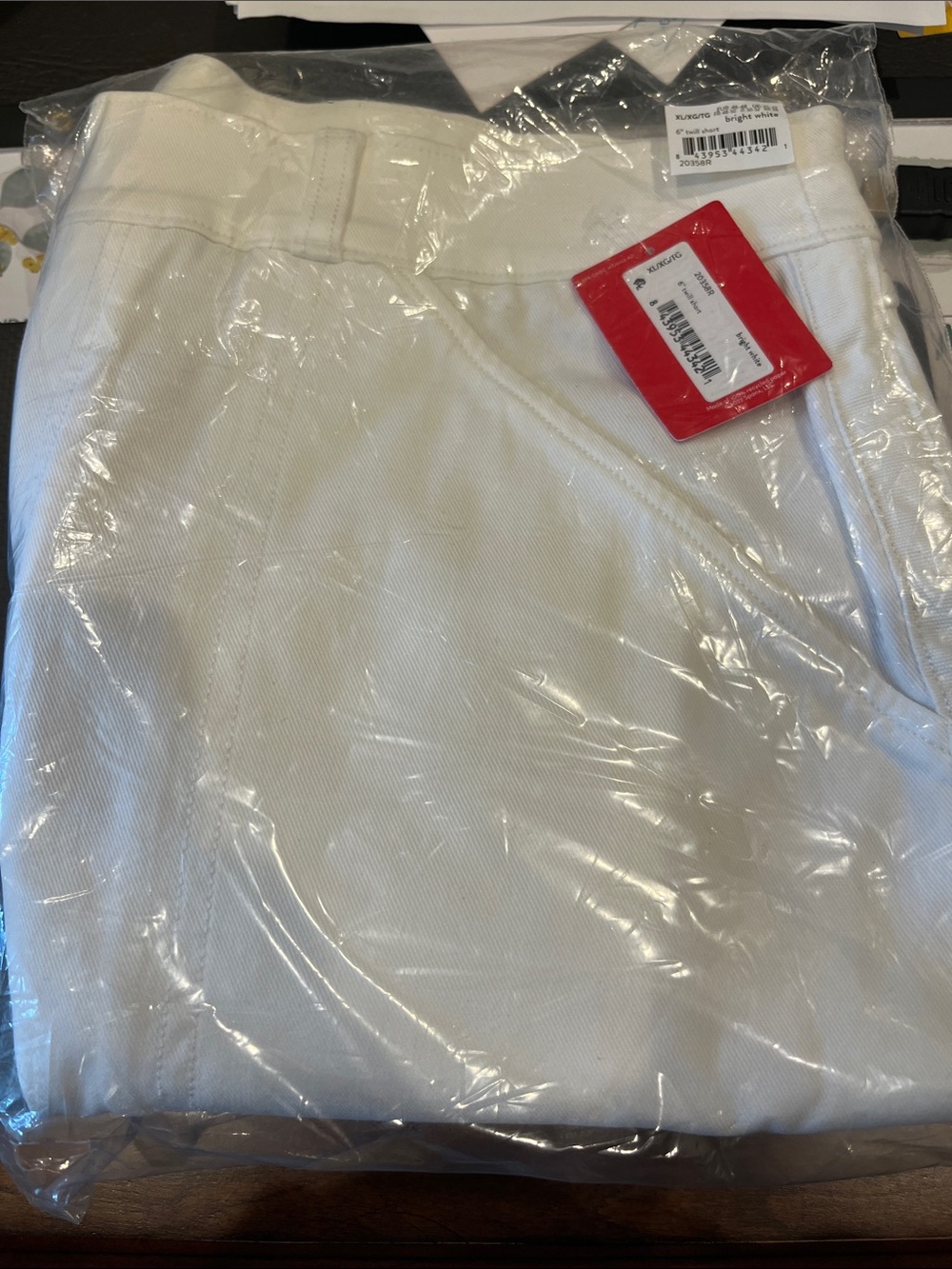 SPANX Bright White 6”twill short-perfect summer staple! NWT